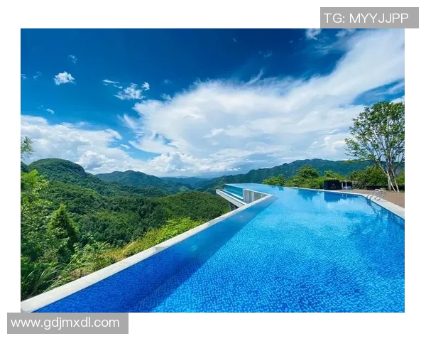 泳池边的清凉世界:打造夏日舒适与健康生活的理想场所